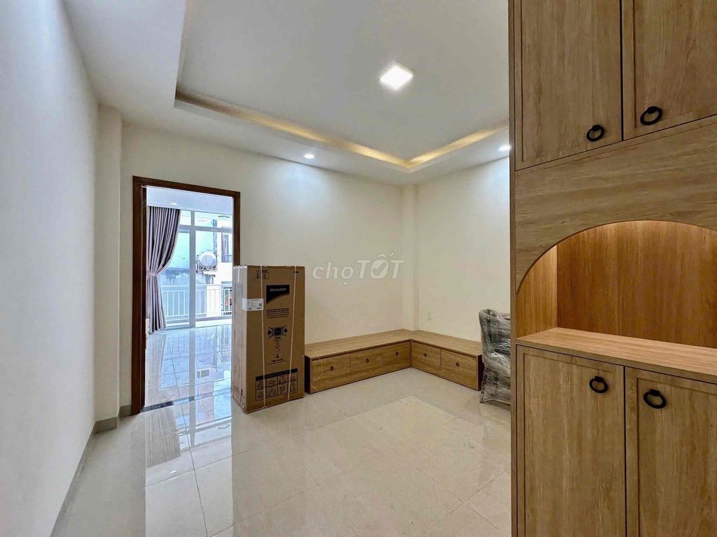 Rent a balcony apartment-- cut out the Nguyễn Văn Cừ kitchen, District 1.