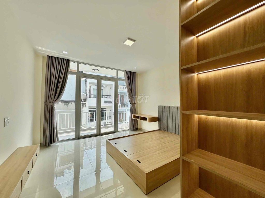 Rent a balcony apartment-- cut out the Nguyễn Văn Cừ kitchen, District 1.
