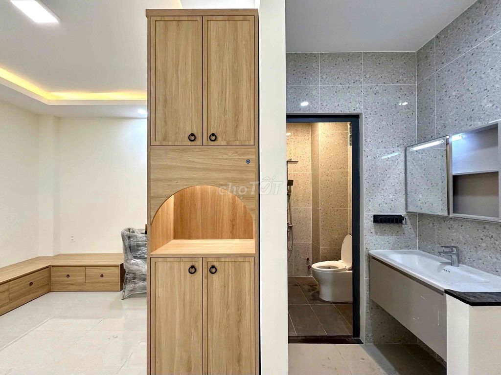 Rent a balcony apartment-- cut out the Nguyễn Văn Cừ kitchen, District 1.
