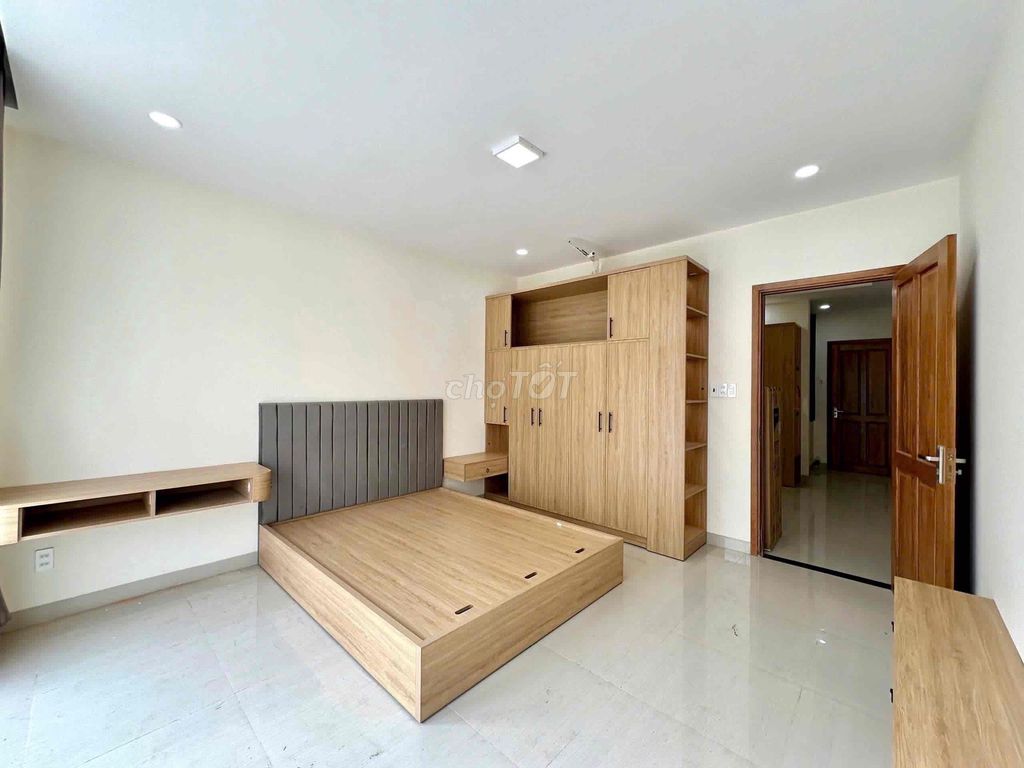 Rent a balcony apartment-- cut out the Nguyễn Văn Cừ kitchen, District 1.