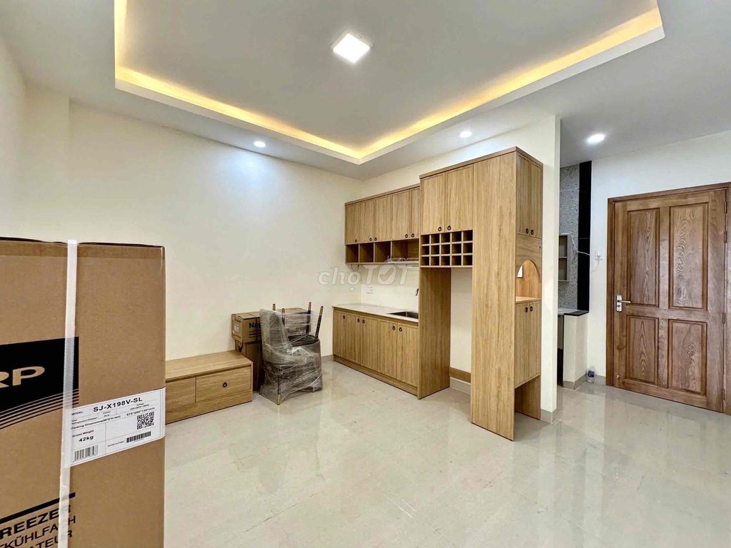 Rent a balcony apartment-- cut out the Nguyễn Văn Cừ kitchen, District 1.