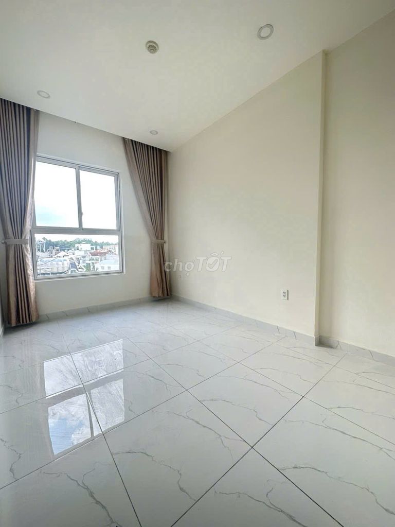 The building is either the Orhard Parkview Novaland 56 meters of basic furniture.