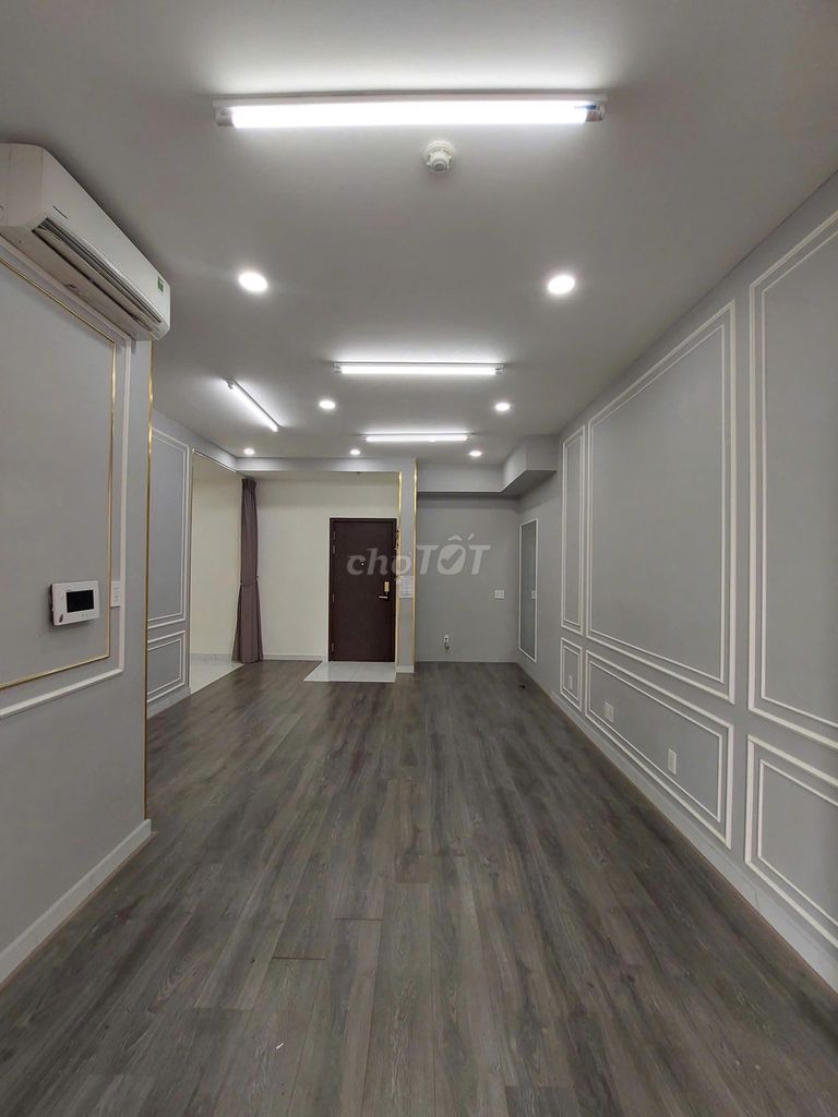 The building is either the Orhard Parkview Novaland 56 meters of basic furniture.