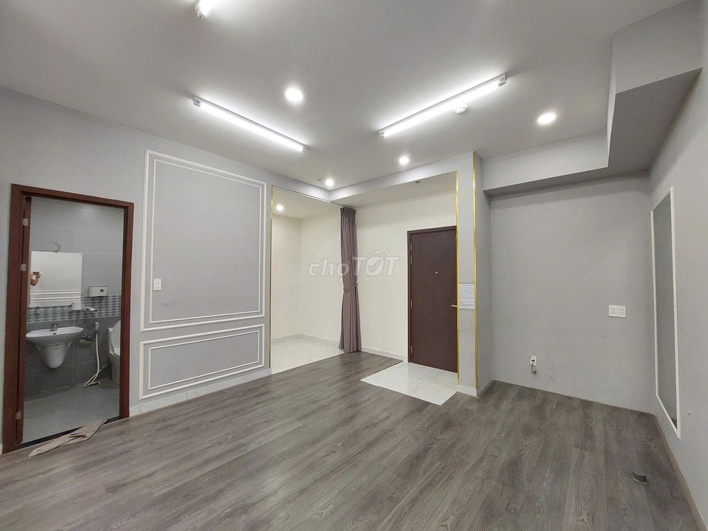 The building is either the Orhard Parkview Novaland 56 meters of basic furniture.
