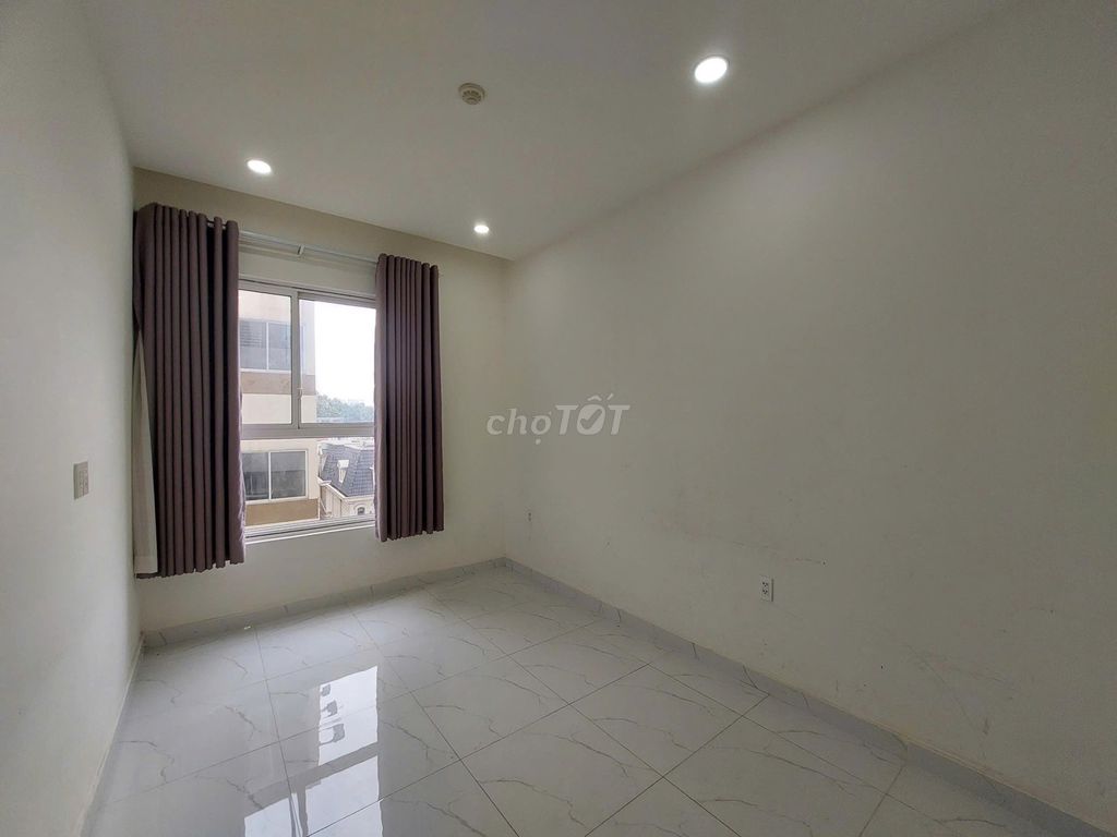 The building is either the Orhard Parkview Novaland 56 meters of basic furniture.