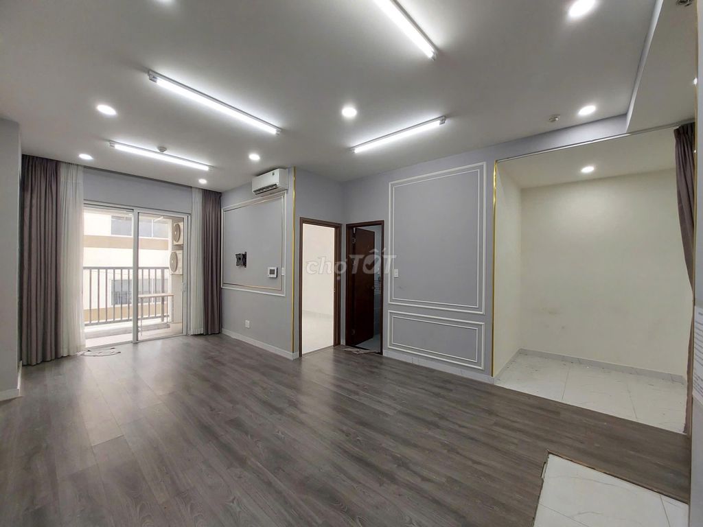 The building is either the Orhard Parkview Novaland 56 meters of basic furniture.