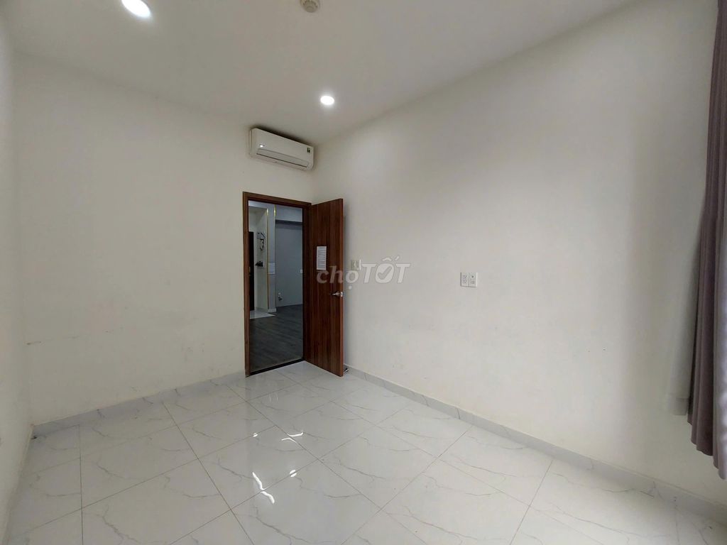 The building is either the Orhard Parkview Novaland 56 meters of basic furniture.