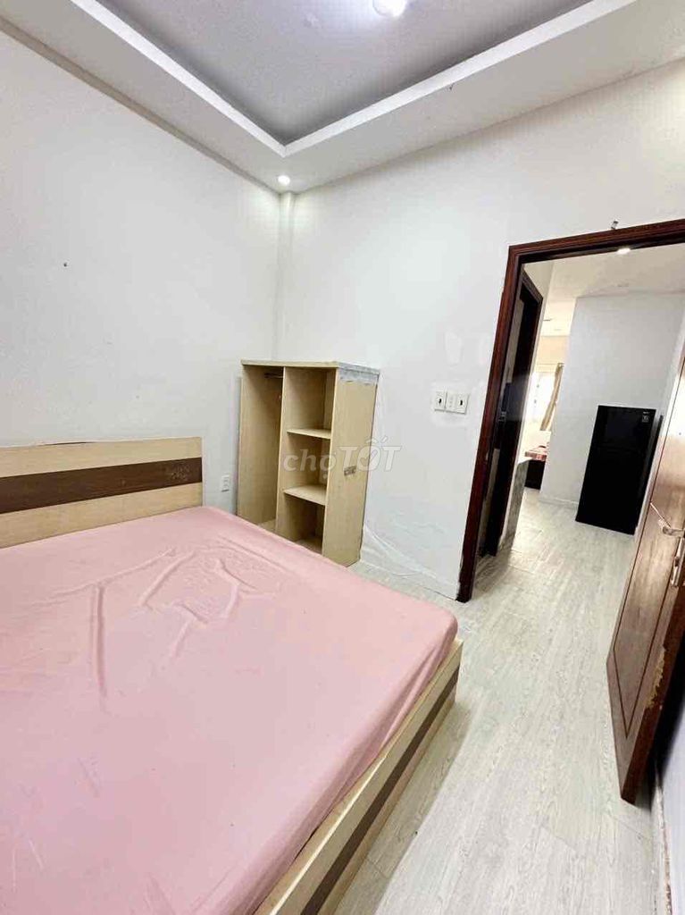 A 40-foot bedroom.
