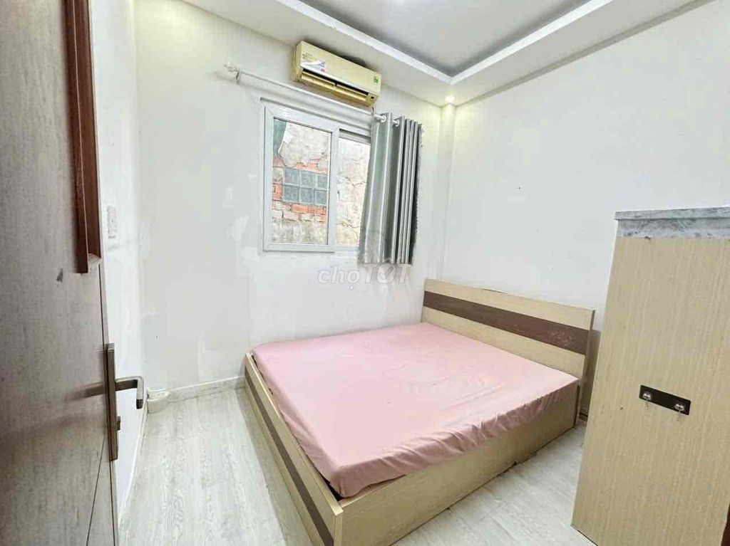 A 40-foot bedroom.