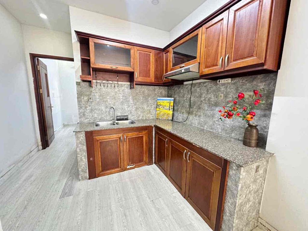 A 40-foot bedroom.