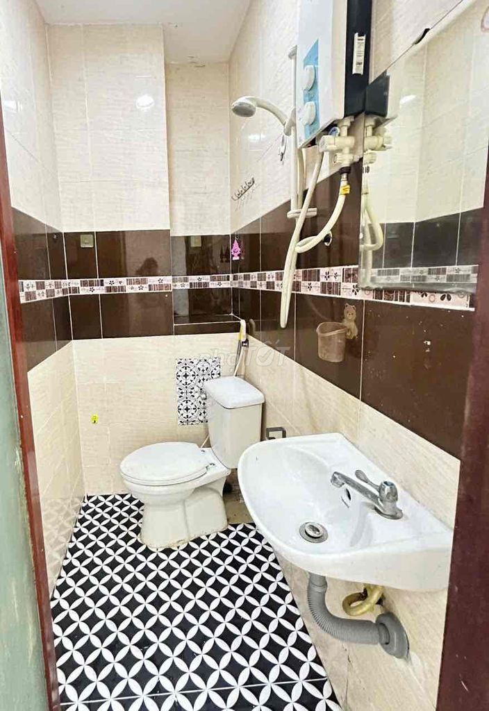 A 40-foot bedroom.