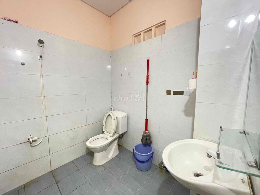 The 35 M2 studio is cheap near the University of Love