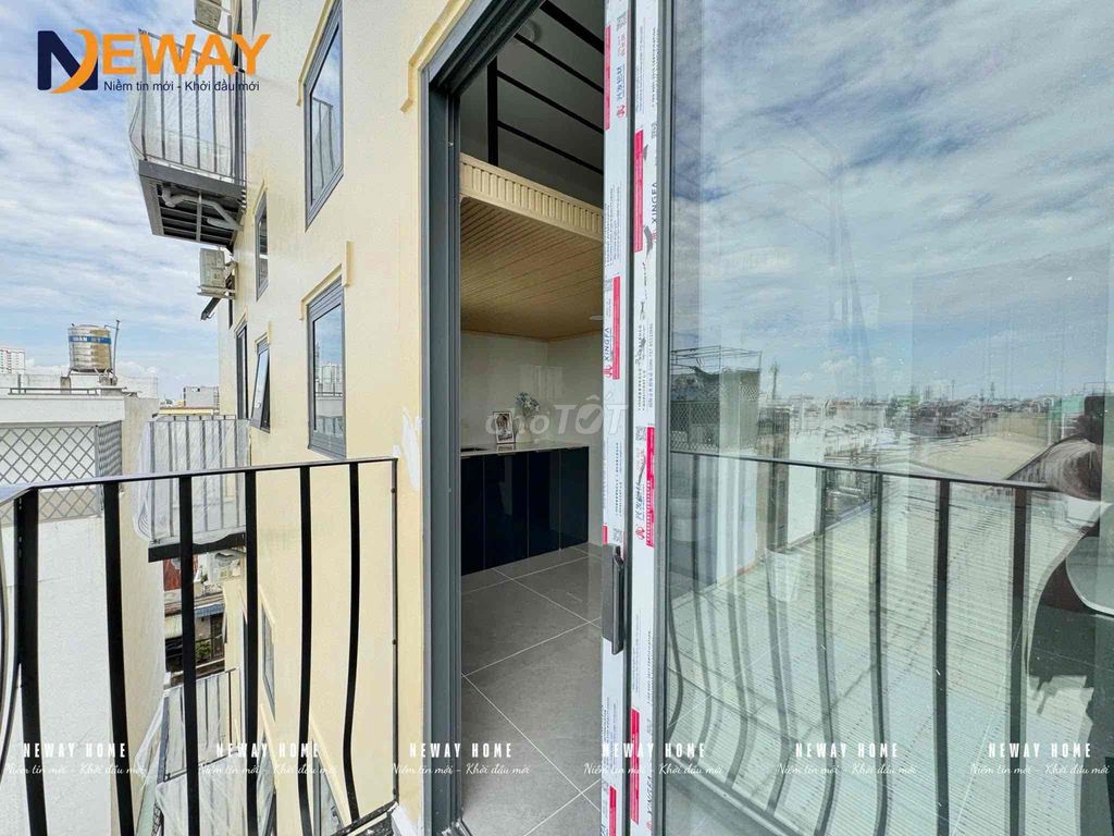 The new super balconies were built on four-four sides.