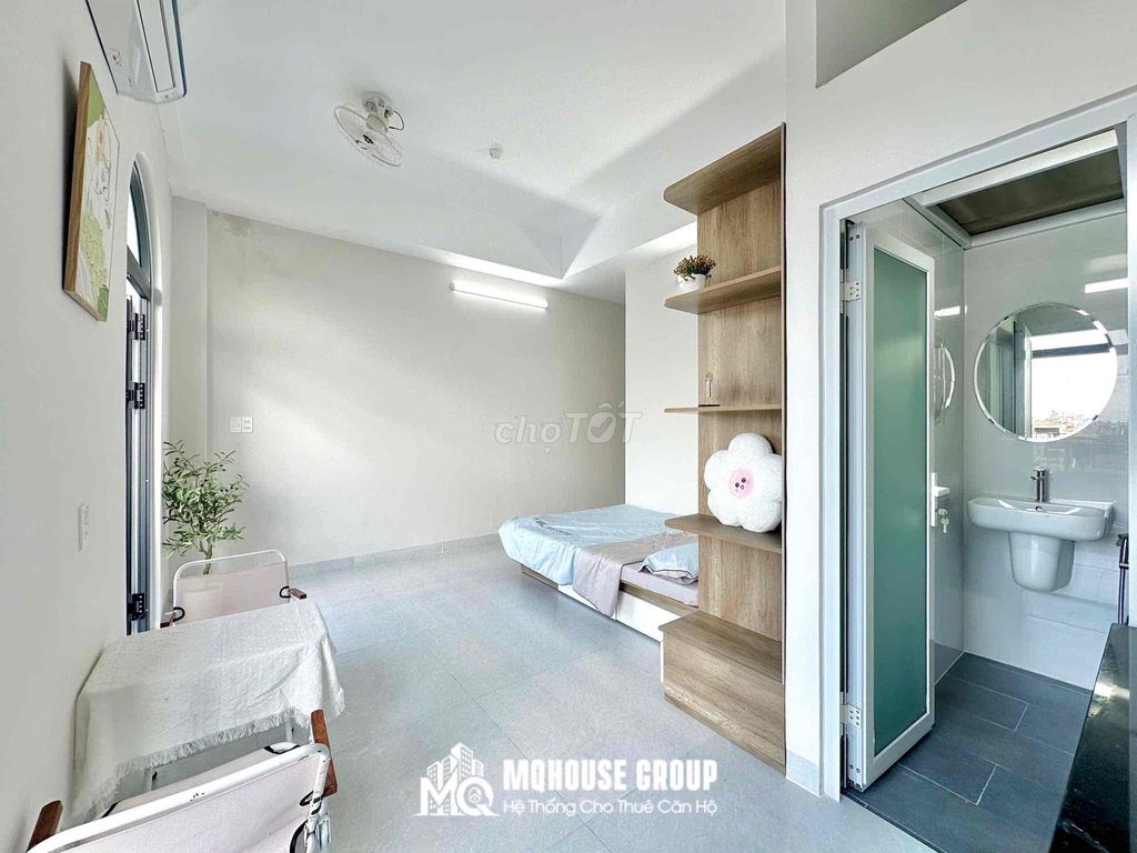 The balcony studio - full interior - right at Tân Hương elevators