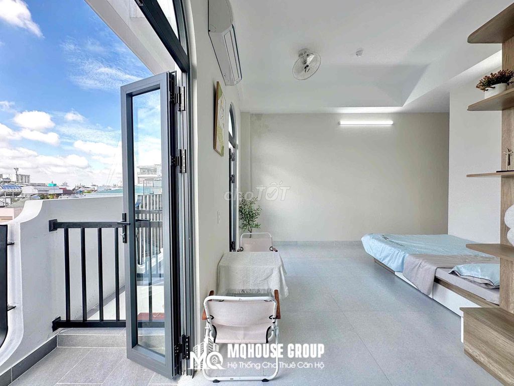 The balcony studio - full interior - right at Tân Hương elevators