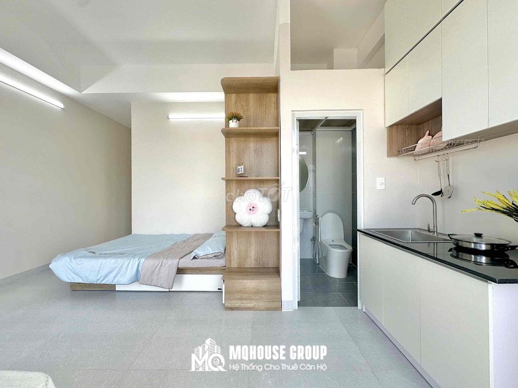 The balcony studio - full interior - right at Tân Hương elevators
