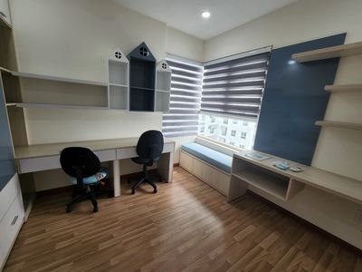 Rent a three-way corner of the bedroom, two toilets, full-class furniture.