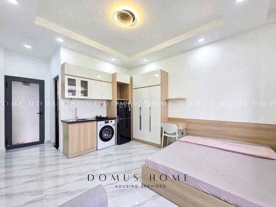 The owner needs to rent a studio in the third district of the third district.