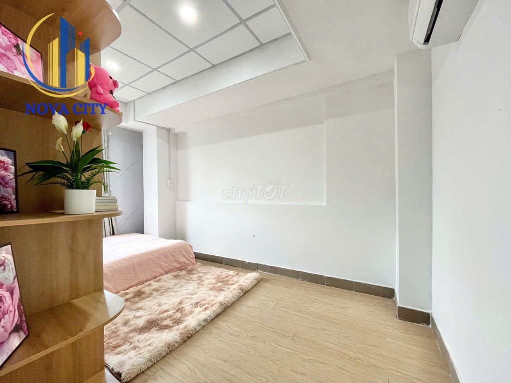 The two bedrooms are in Phạm Hùng.