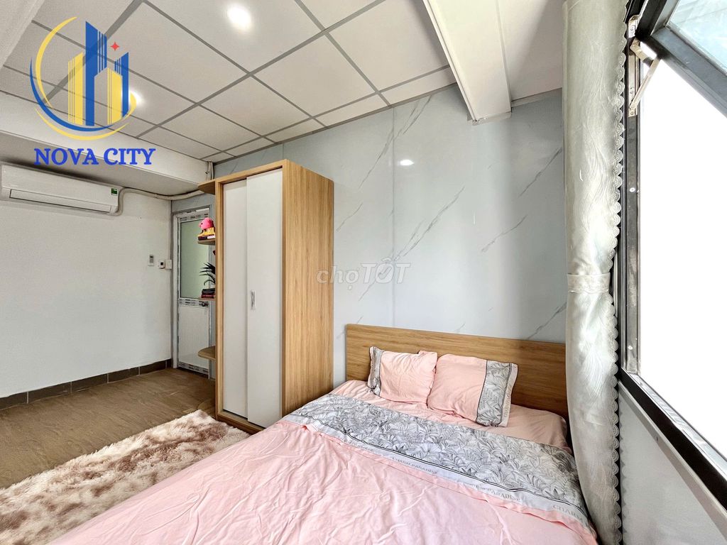 The two bedrooms are in Phạm Hùng.