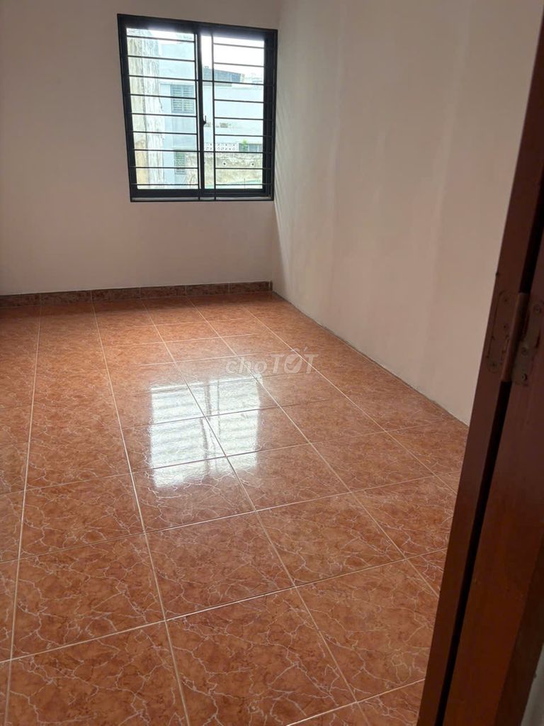 I'm going to the first floor, cách mạng tháng 8.