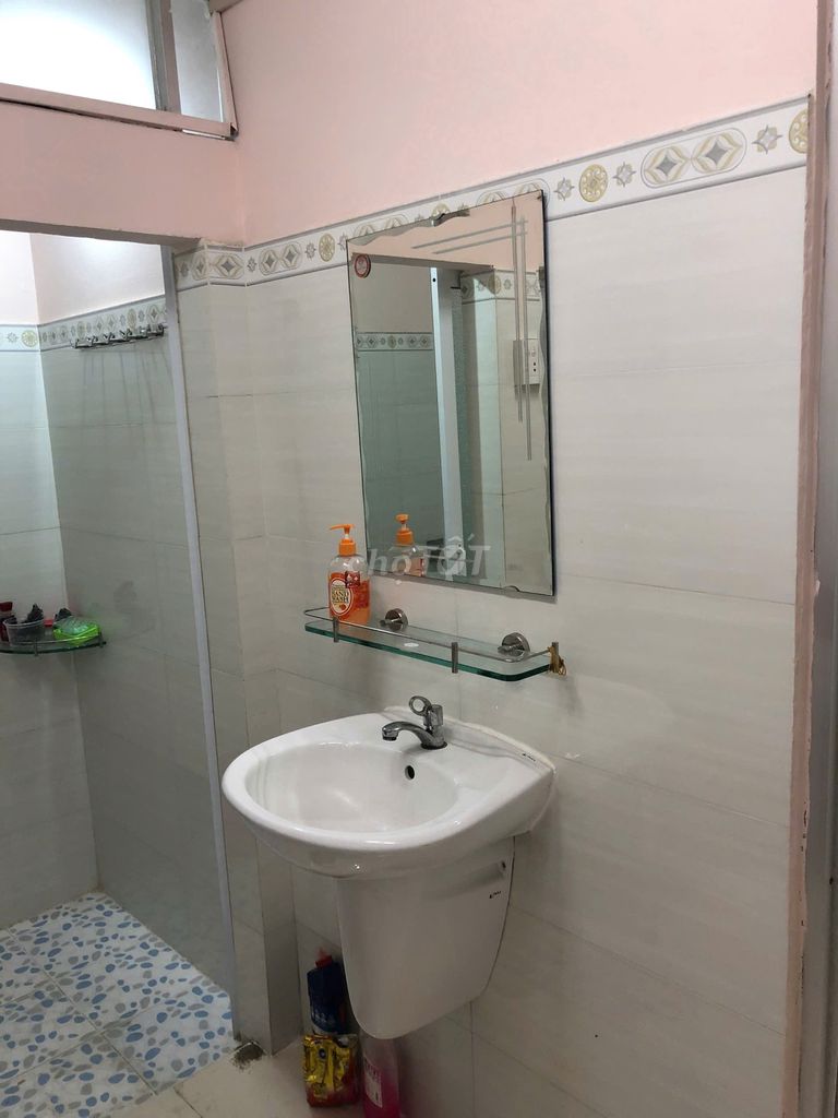 The owner rents his own apartment on the ground floor of the Maiurko 16th District 11