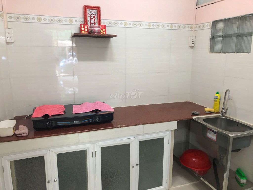The owner rents his own apartment on the ground floor of the Maiurko 16th District 11