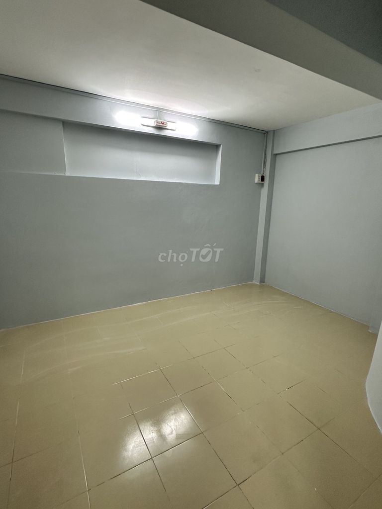 The owner rents his own apartment on the ground floor of the Maiurko 16th District 11