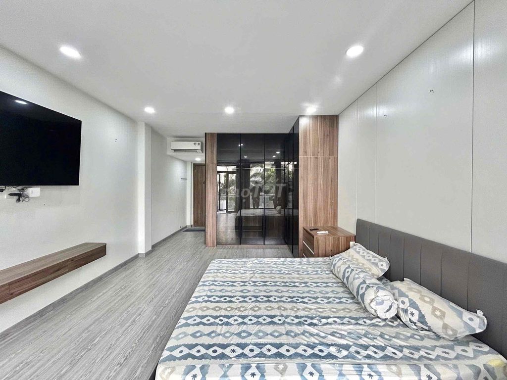 The new apartment is 100% 38 m right at Phan Đăng Lưu, Bình Thạnh - near the market.