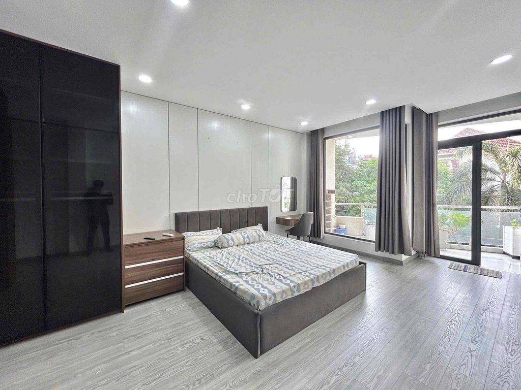 The new apartment is 100% 38 m right at Phan Đăng Lưu, Bình Thạnh - near the market.