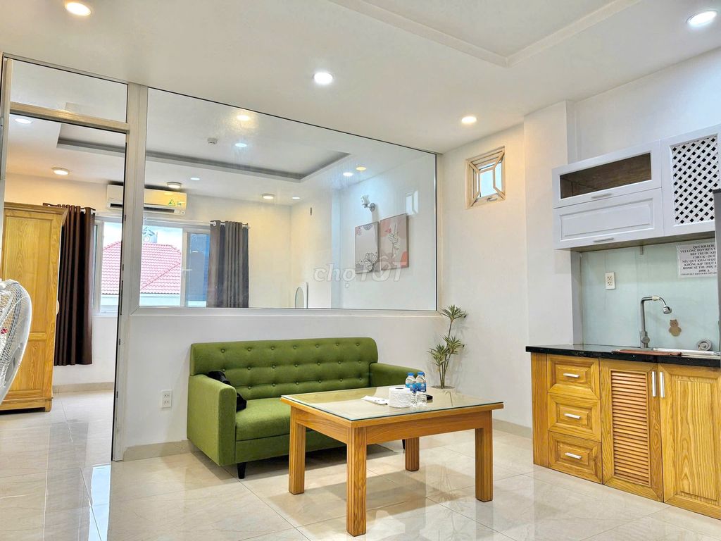 Room 1 service. One bedroom. The living room is 50 meters wide.