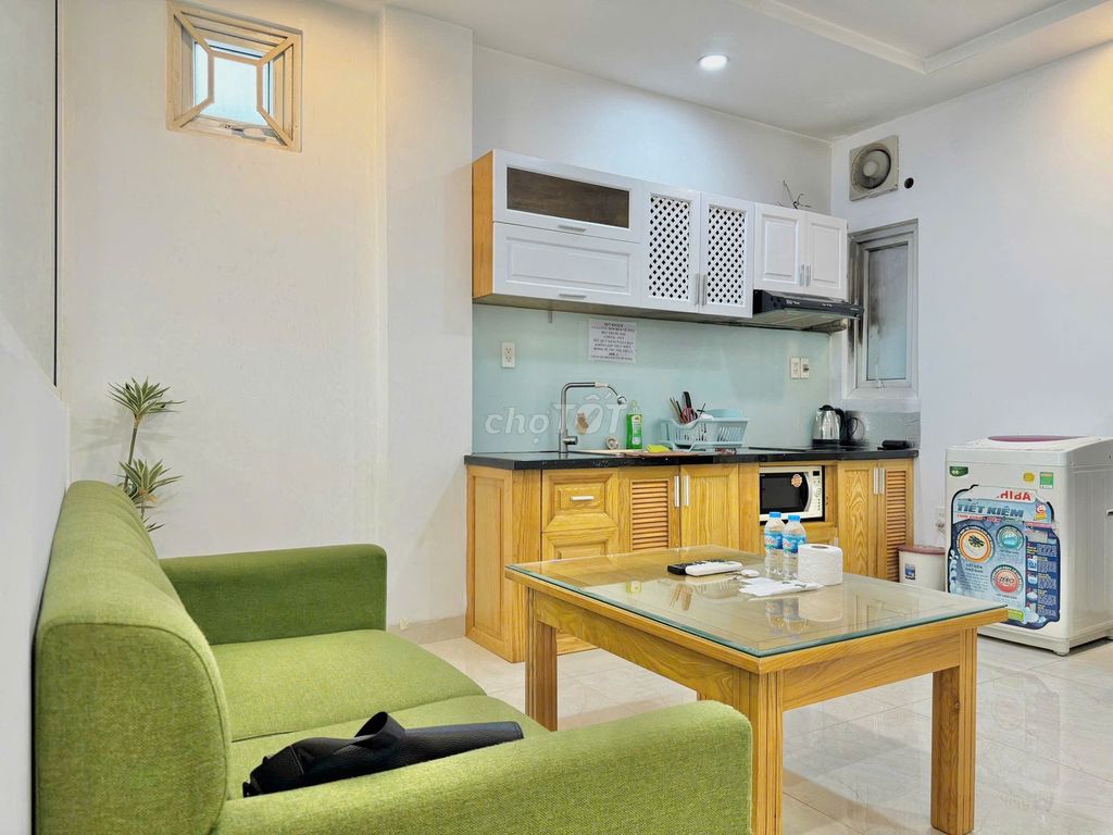 Room 1 service. One bedroom. The living room is 50 meters wide.