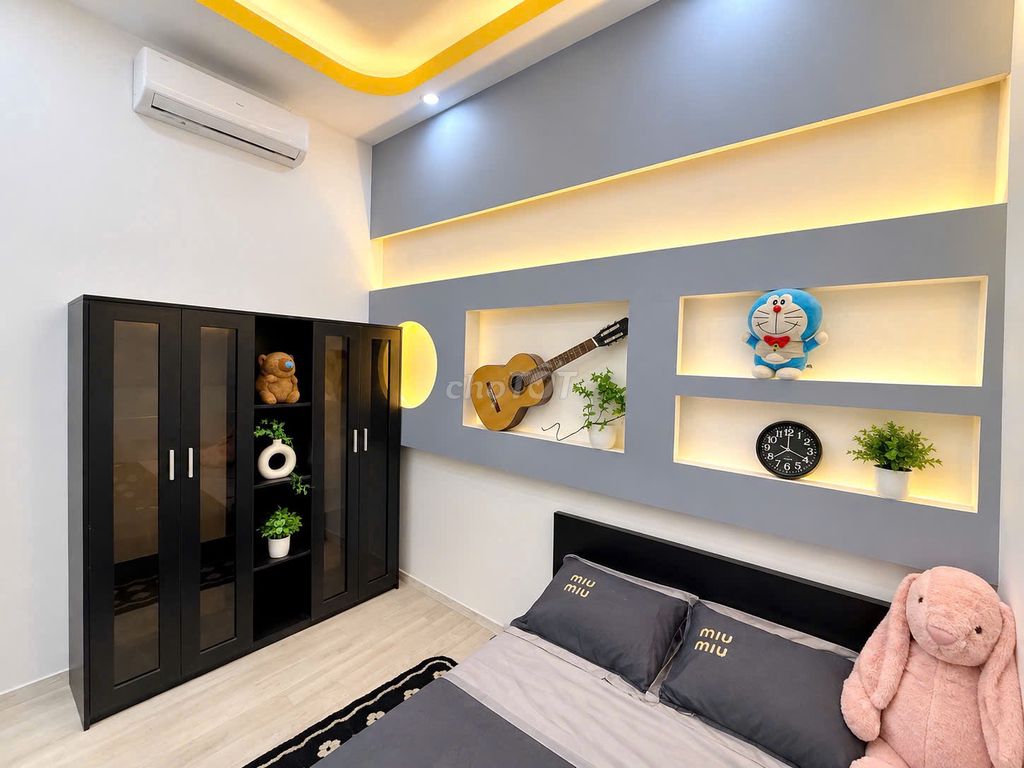 Open the new service apartment 100 percent right here at the University of ueh right in the main town.