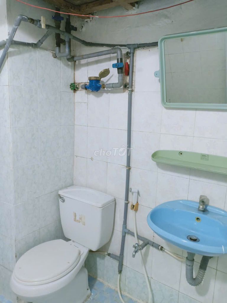 Small Trần Hưng Đạo apartment - 4 million-price white.