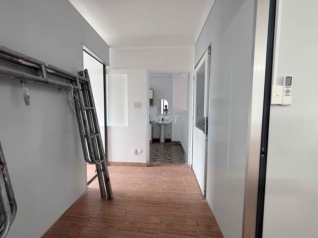 The 2-3 bedroom is full of furniture right now.