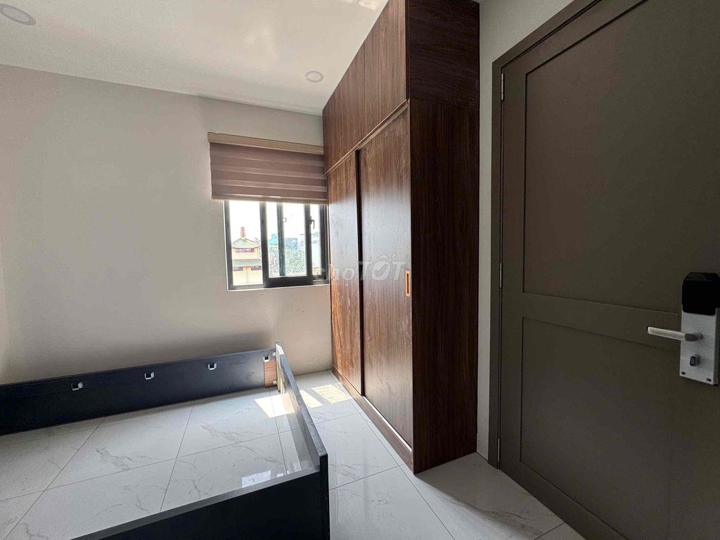 Mini-Calm building, garden yard, shower floor.
