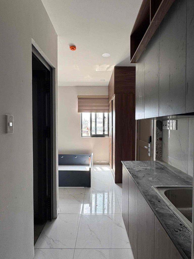 Mini-Calm building, garden yard, shower floor.