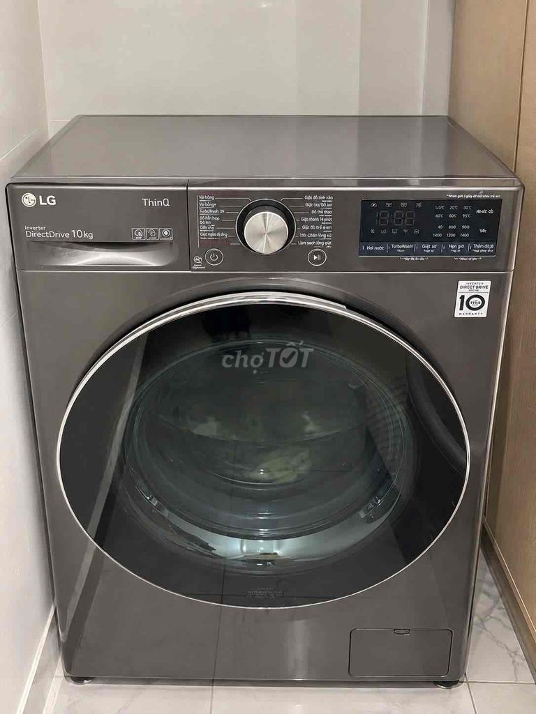 share room, bathroom in two bedrooms, two full interior toilets.