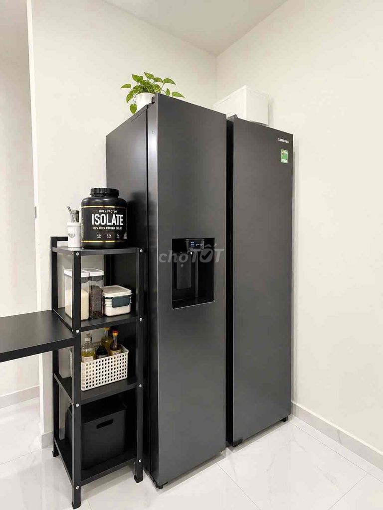 share room, bathroom in two bedrooms, two full interior toilets.