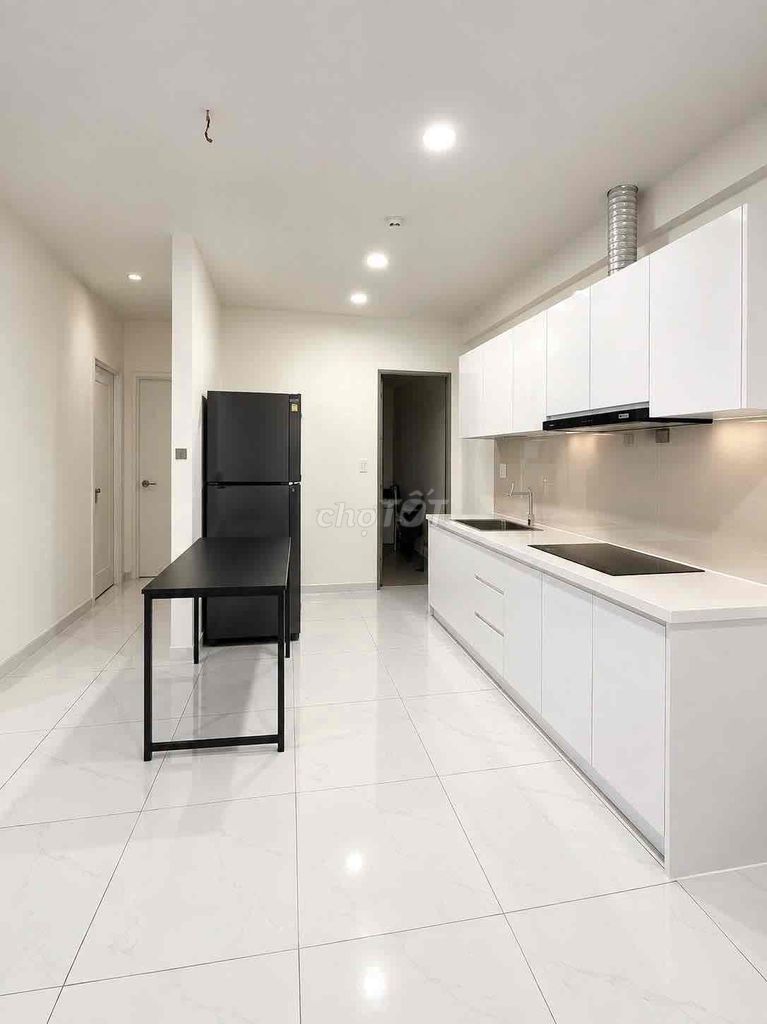 share room, bathroom in two bedrooms, two full interior toilets.