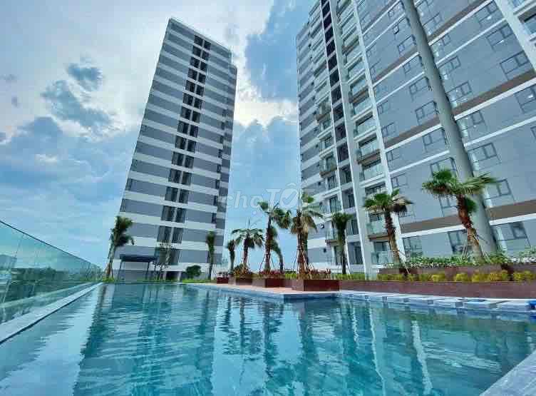 share room, bathroom in two bedrooms, two full interior toilets.