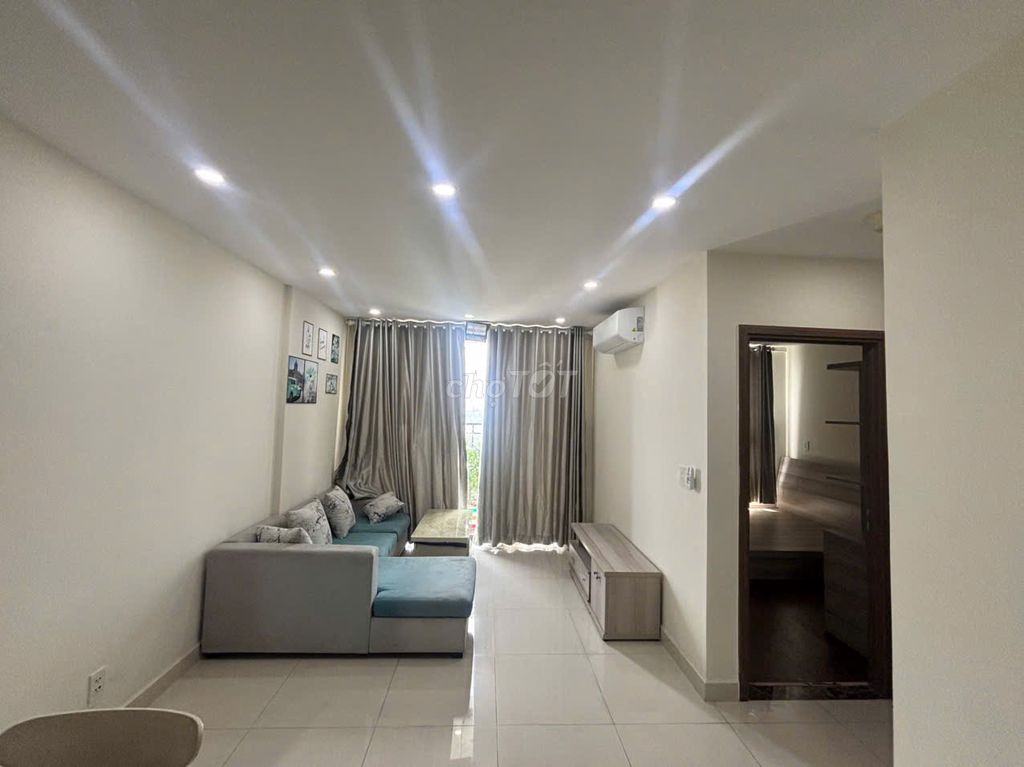 Rent the apartment for two bedrooms, one bathroom for 10 million in Goldora Plaza.