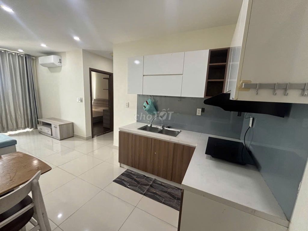 Rent the apartment for two bedrooms, one bathroom for 10 million in Goldora Plaza.