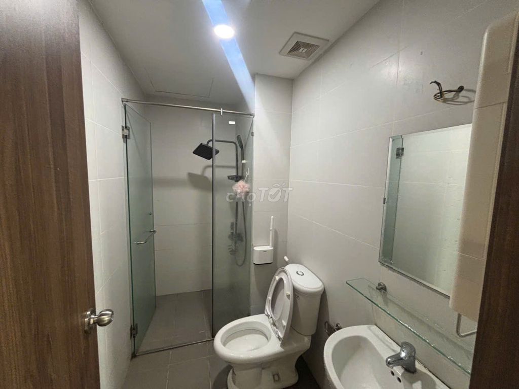 Rent the apartment for two bedrooms, one bathroom for 10 million in Goldora Plaza.