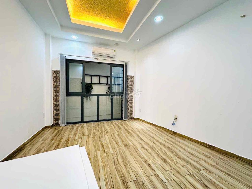 Opens up your private wash-cleaning studio apartment in front of District 1.