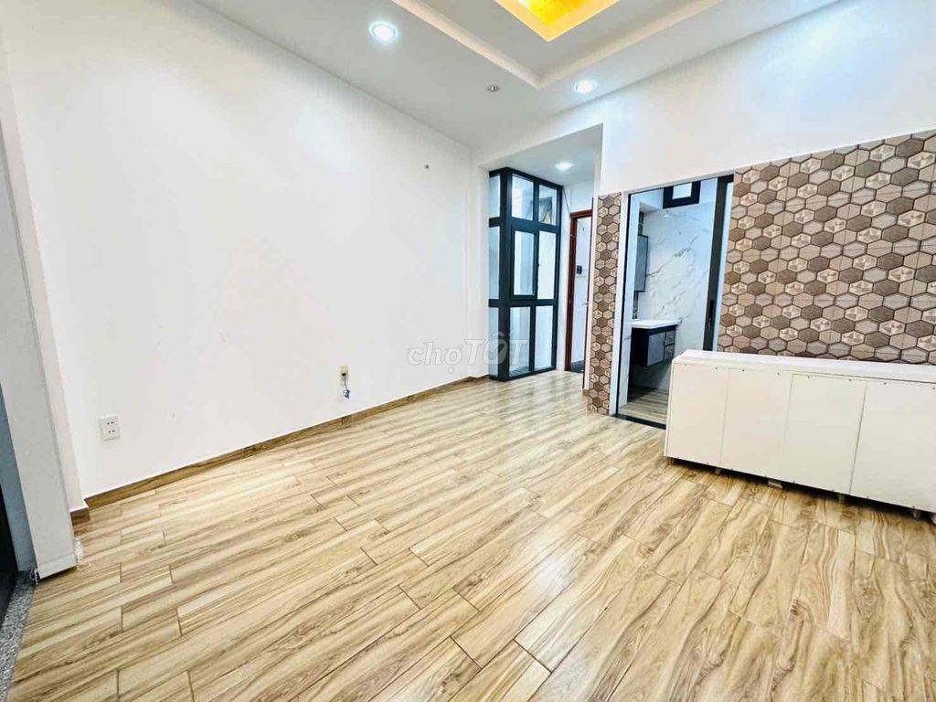 Opens up your private wash-cleaning studio apartment in front of District 1.