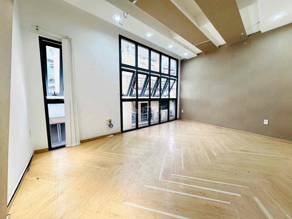Opens up your private wash-cleaning studio apartment in front of District 1.