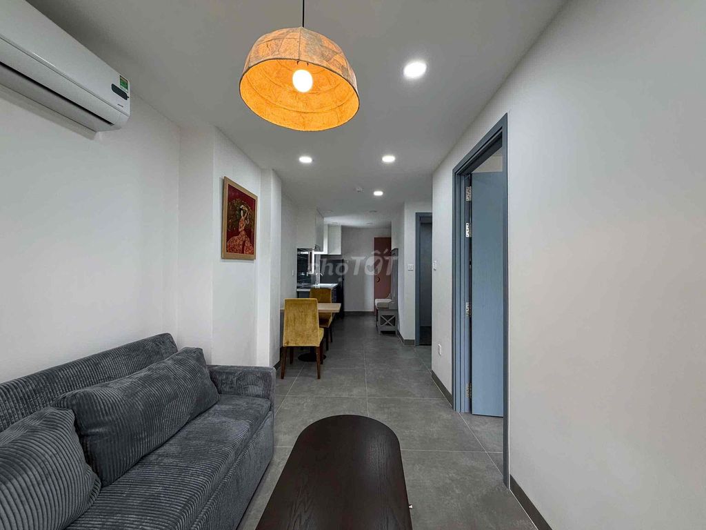 - Right where Thảo Điền is - super pretty - cool - full interior