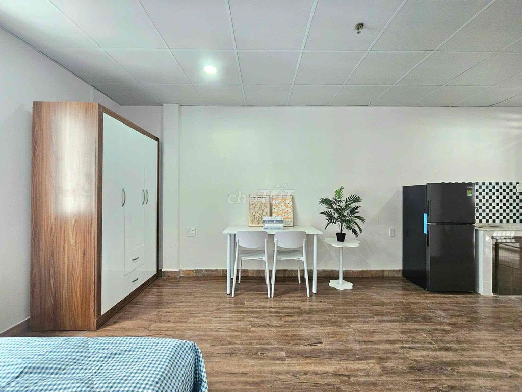 The mini building is 30 meters wide, Full interior, Close to the Mount America Bridge, City of Ten