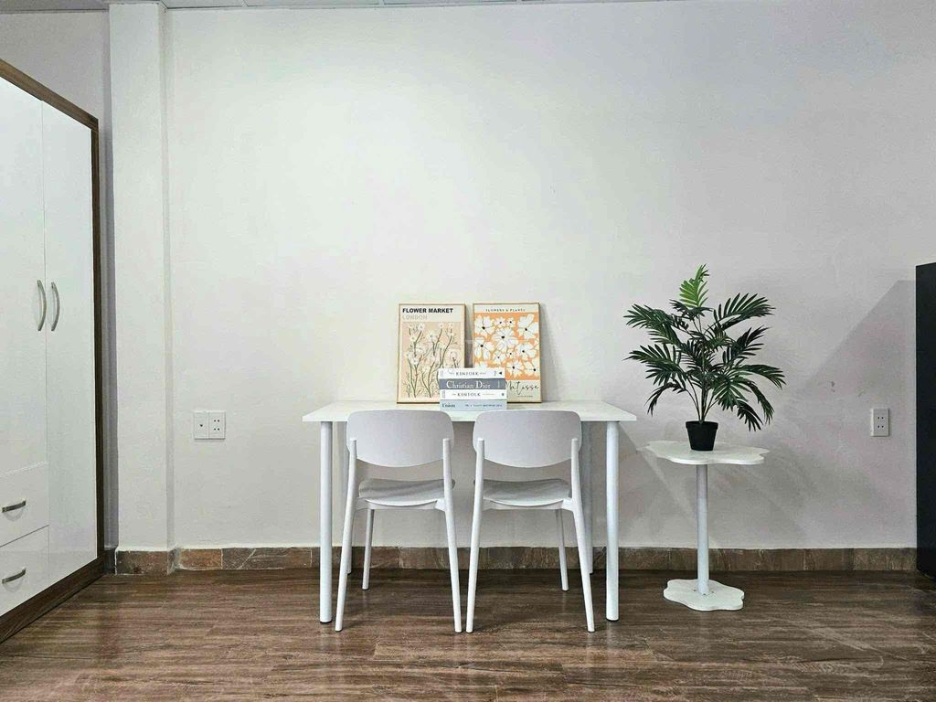 The mini building is 30 meters wide, Full interior, Close to the Mount America Bridge, City of Ten
